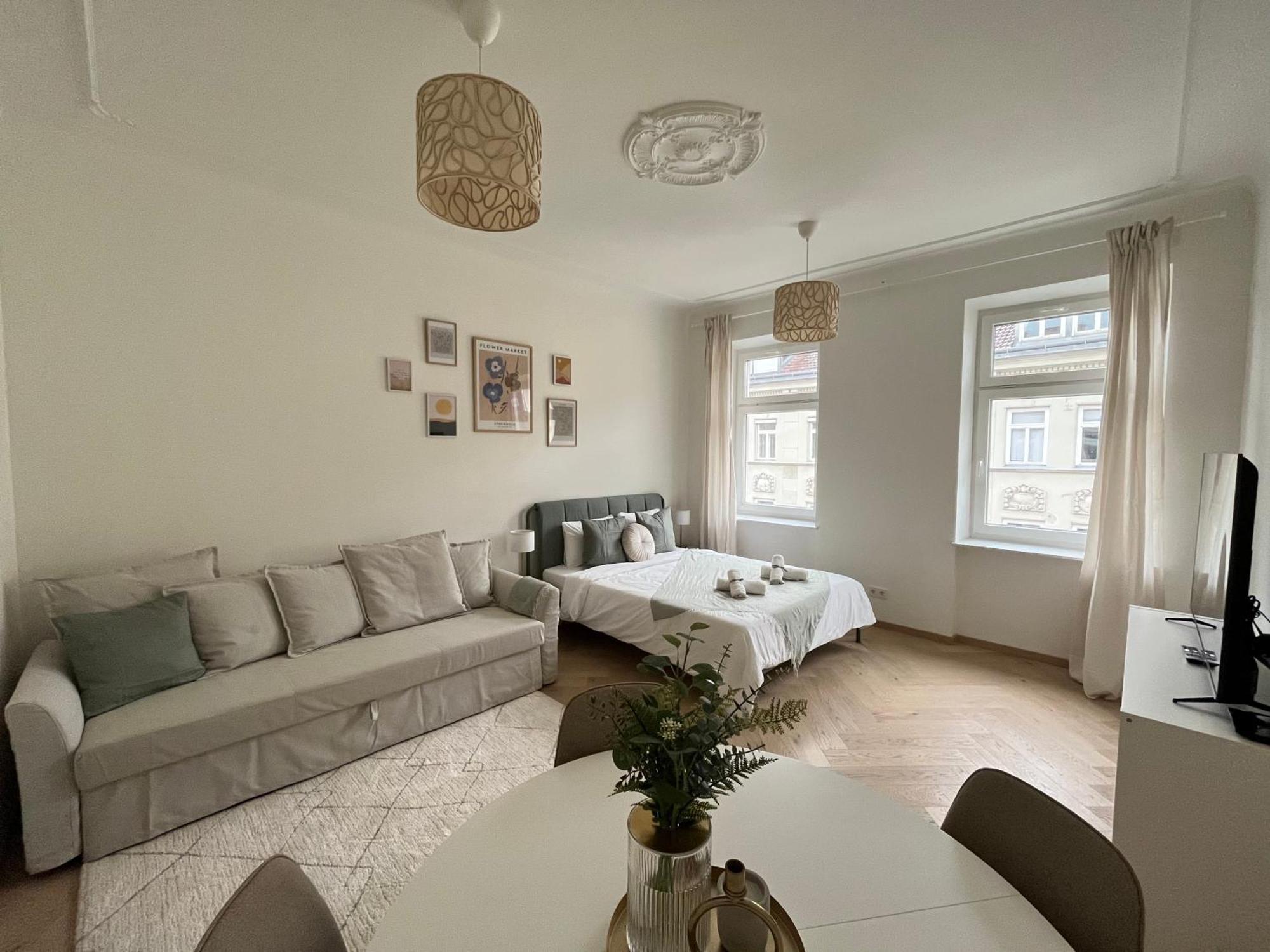 Luxurious One Room Apartment Near Schoenbrunn Palace Wien Eksteriør billede