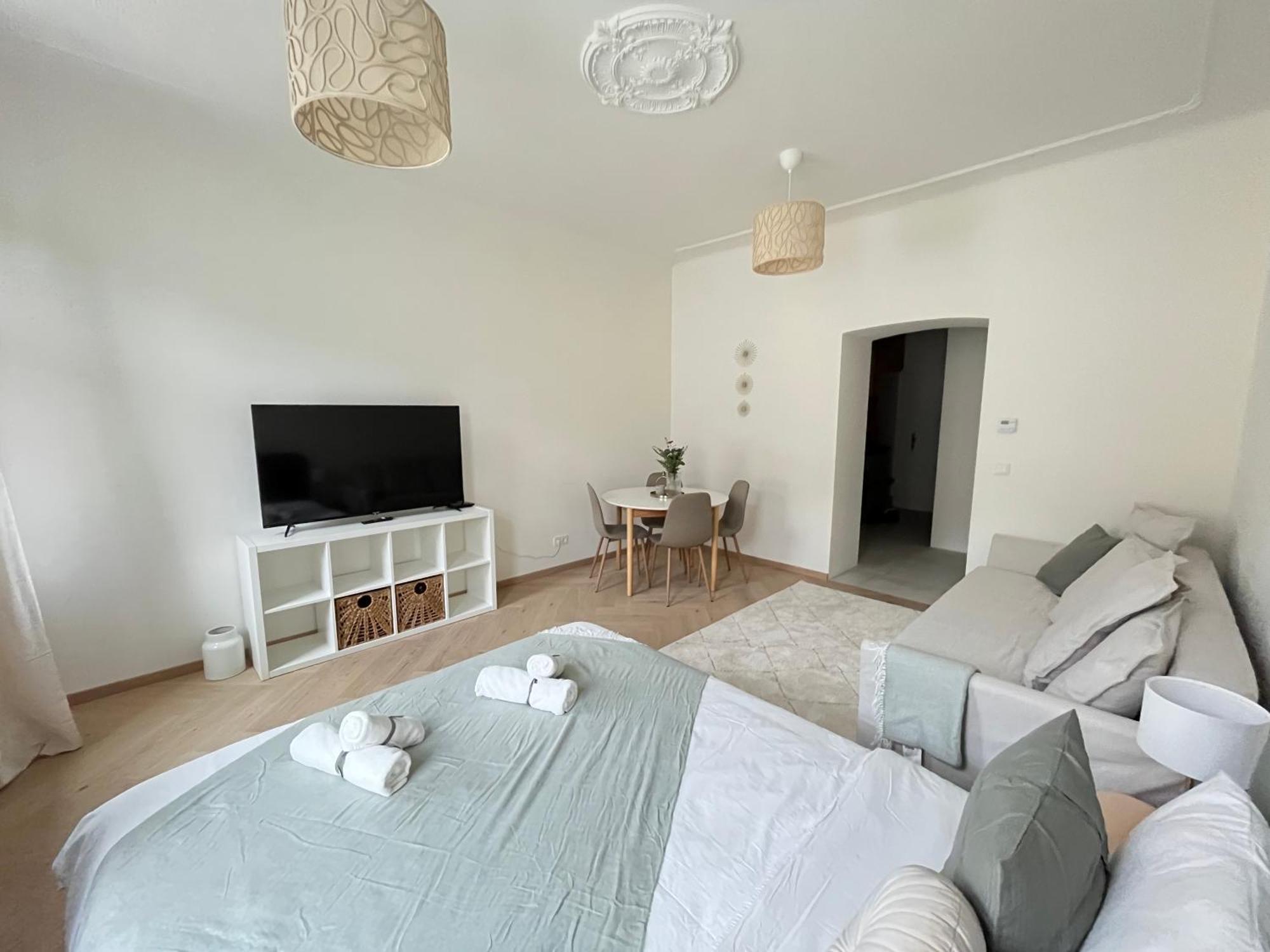 Luxurious One Room Apartment Near Schoenbrunn Palace Wien Eksteriør billede