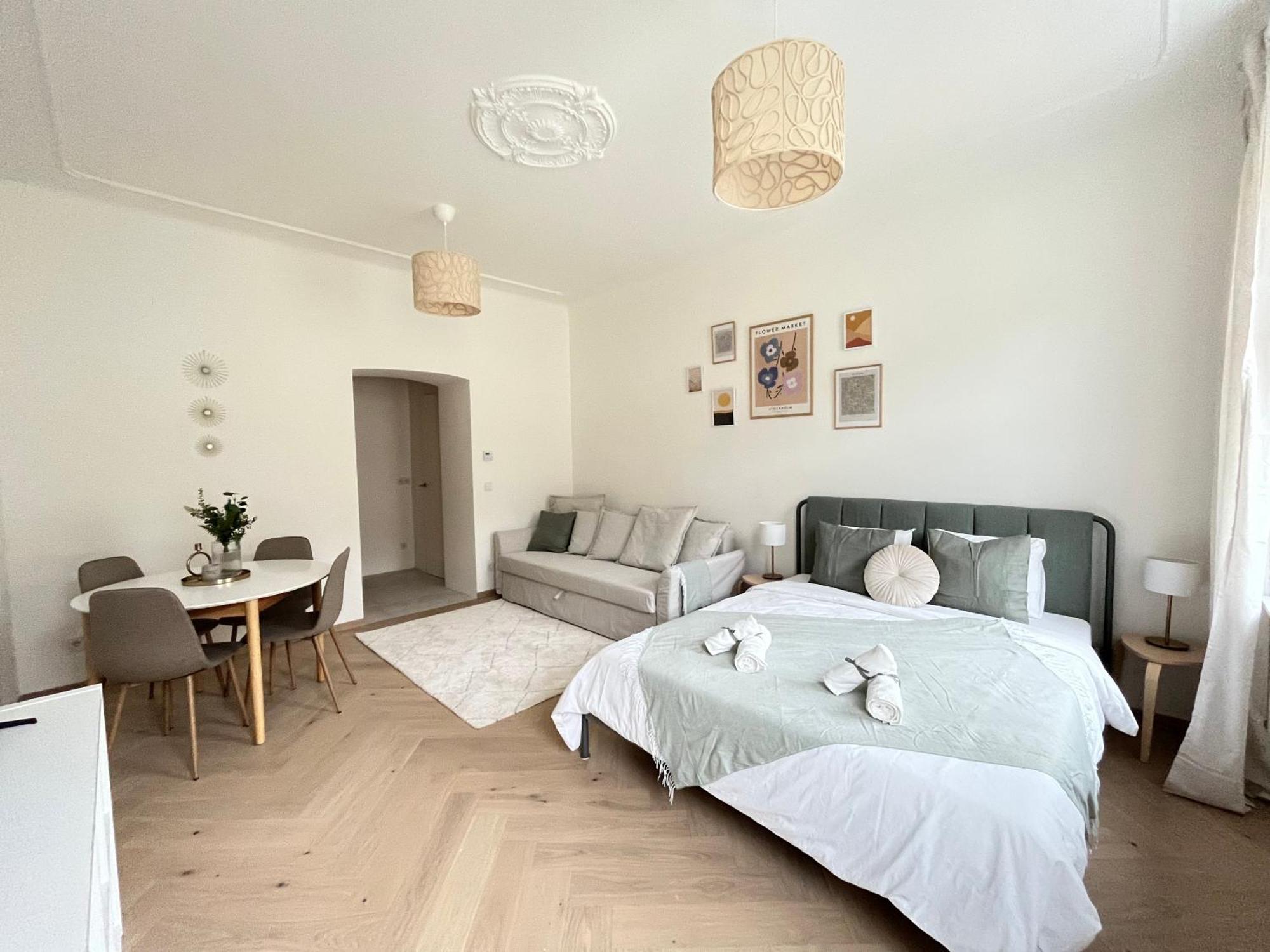 Luxurious One Room Apartment Near Schoenbrunn Palace Wien Eksteriør billede